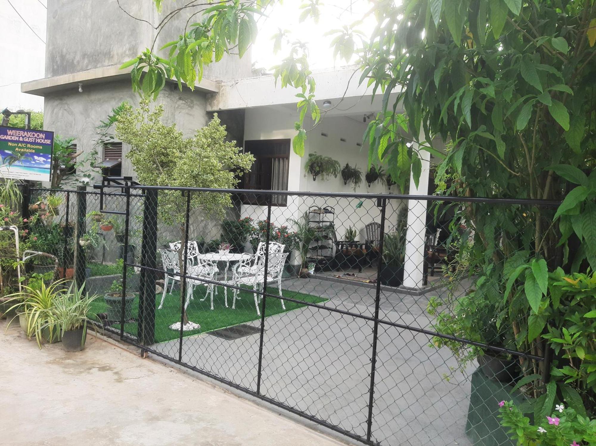 Weerakoon Garden Guest Hotel Hikkaduwa Luaran gambar