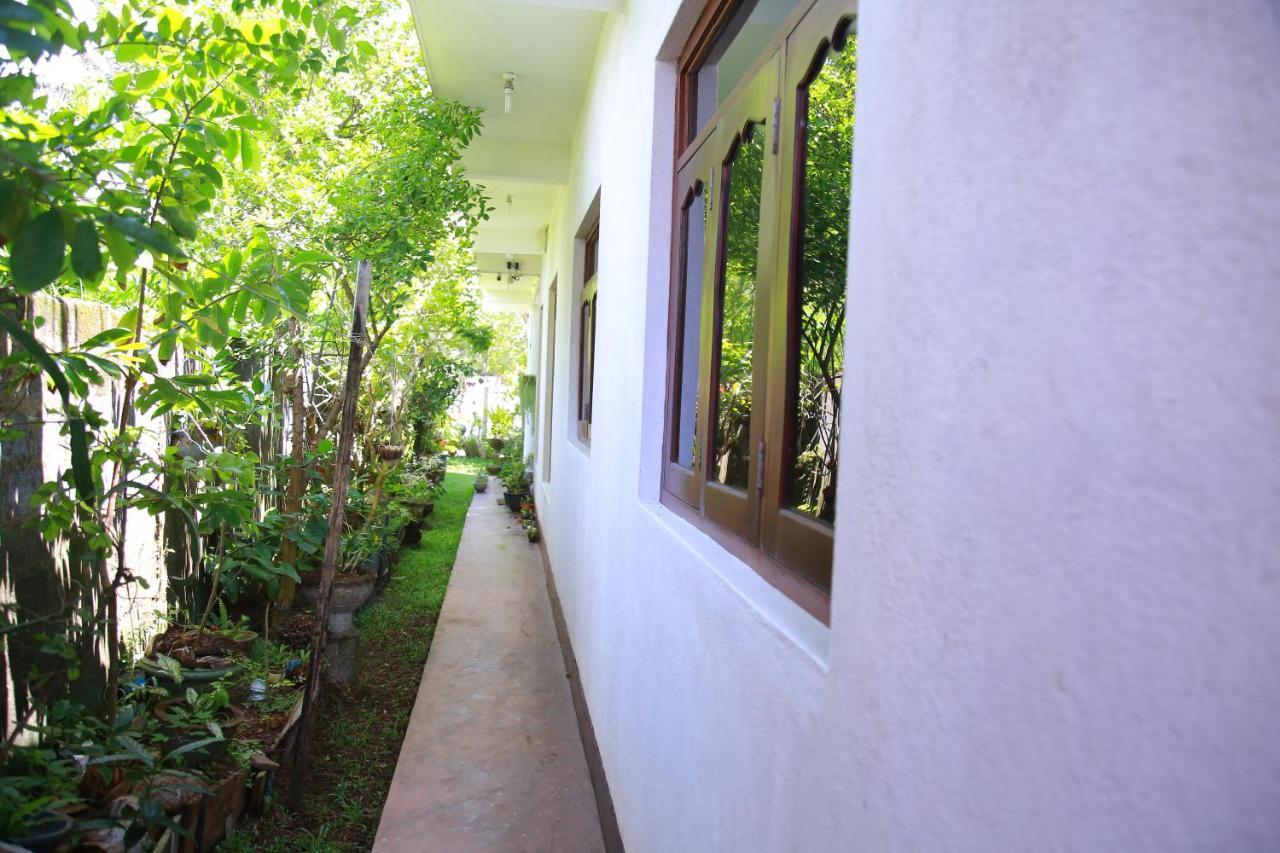 Weerakoon Garden Guest Hotel Hikkaduwa Luaran gambar