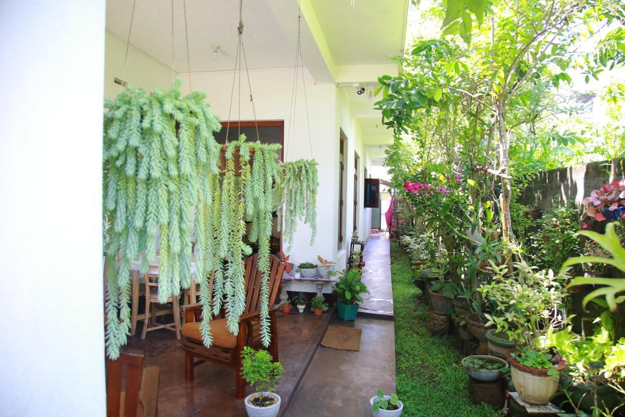 Weerakoon Garden Guest Hotel Hikkaduwa Luaran gambar